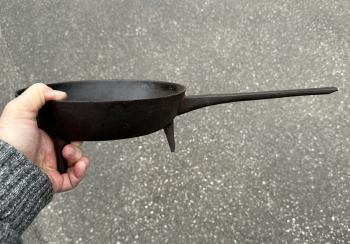 Image of Early American cast iron hearth spider 3 footed skillet