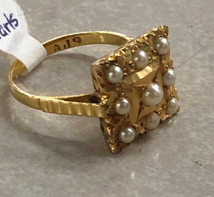 22K yellow gold ring with pearls c1900