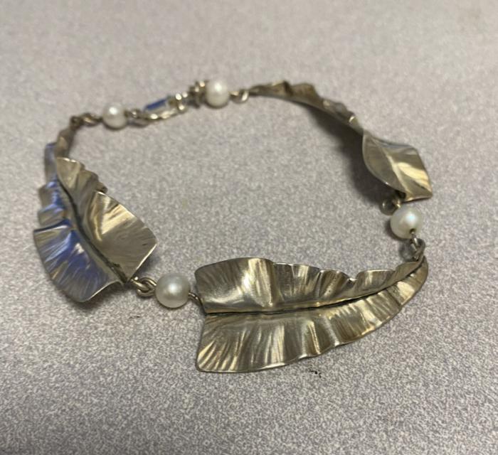 Artisanal sterling silver and pearl bracelet