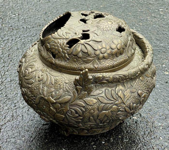 Japanese Meiji bronze censer or incense burner c1880
