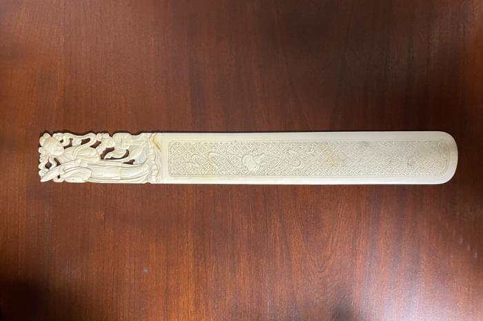19thc Chinese hand carved page turner