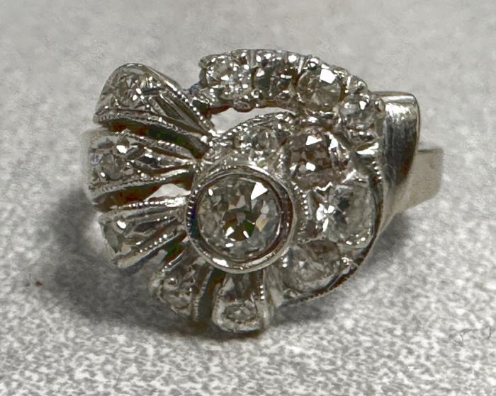 Diamond ring in 14K white gold c1900