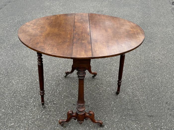 Victorian walnut Sunderland table c1870