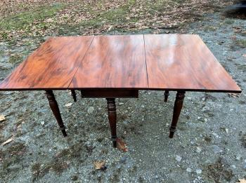 Image of American Federal mahogany dining table c1830