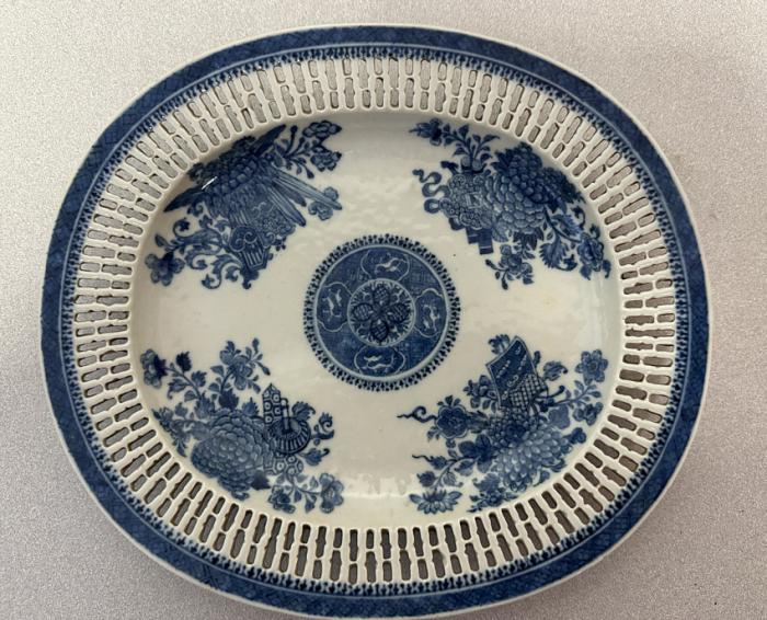 Chinese Fitzhugh porcelain undertray