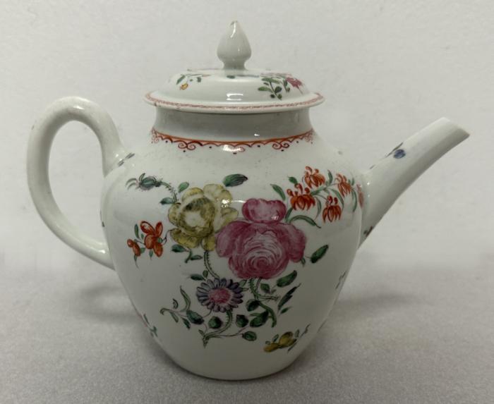 Early Worcester pearlware teapot