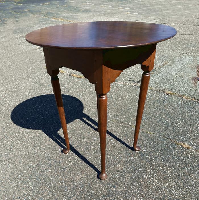 Jeffrey Greene round Queen Anne style tea table in cherry