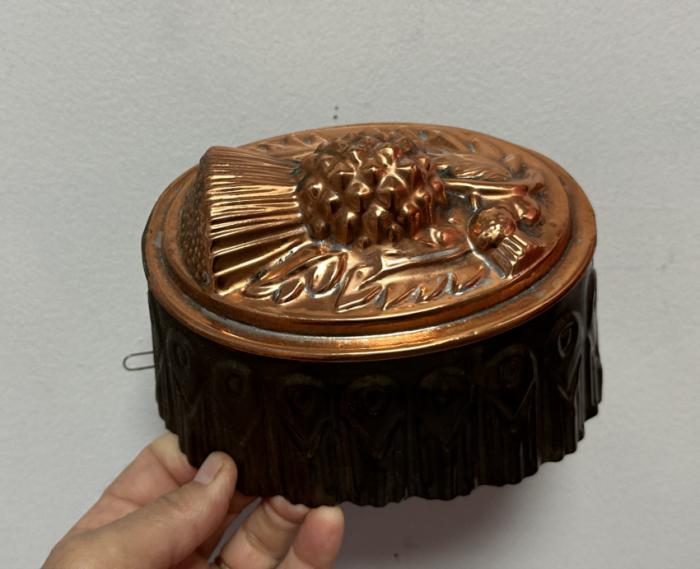 Antique copper top baking mold in thistle motif