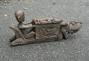 Image of New Guinea carved wood sculpture early 20thc