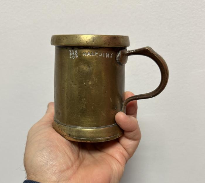 18thc  English brass half pint tankard