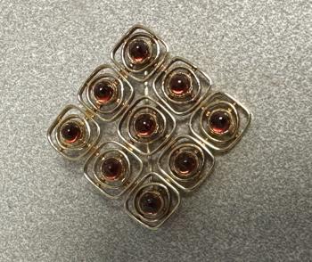 Image of Mid Century 18k yellow gold brooch with cabochon garnets