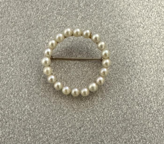 Vintage round 14k yellow gold and pearl pin c1950