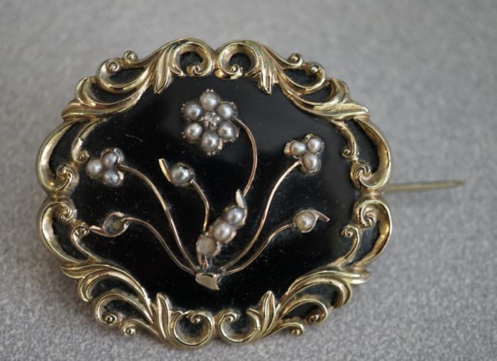 Antique Victorian mourning brooch gold and black enamel c1850