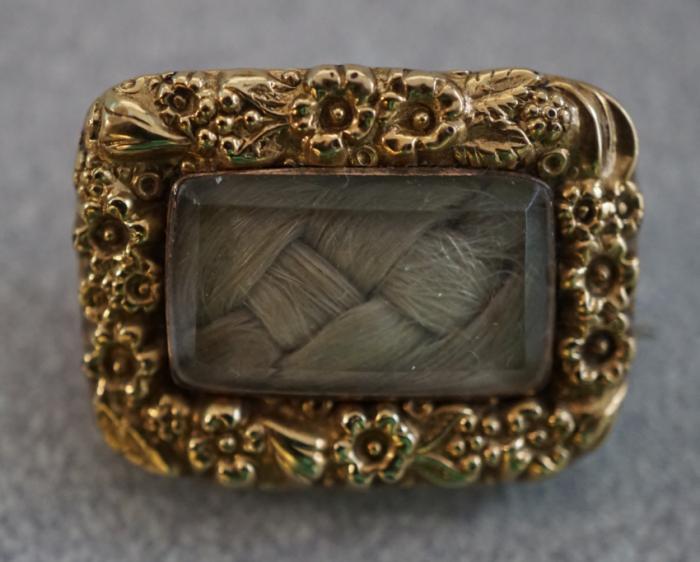 American gold mourning pin c1840
